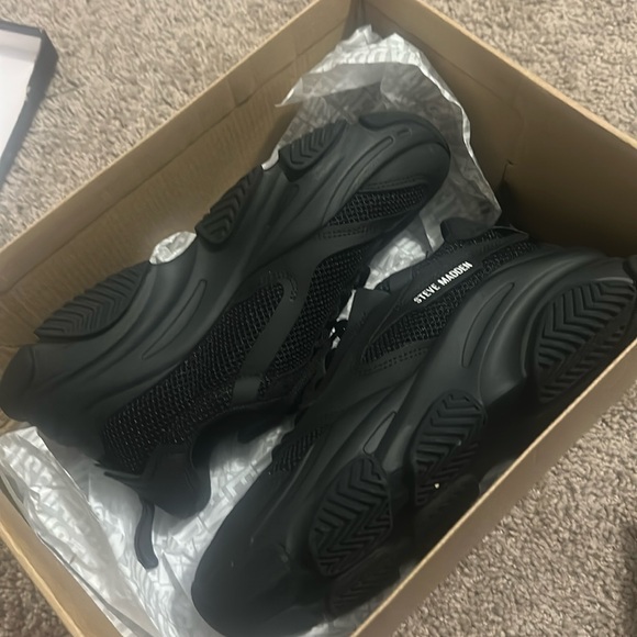 Steve Madden tennis shoe - Picture 1 of 2